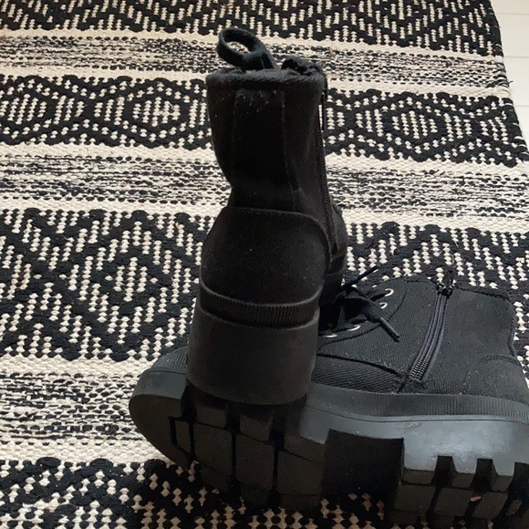 Super cute fashion boots, size 5.5, light wear, black canvas - Picture 3 of 6